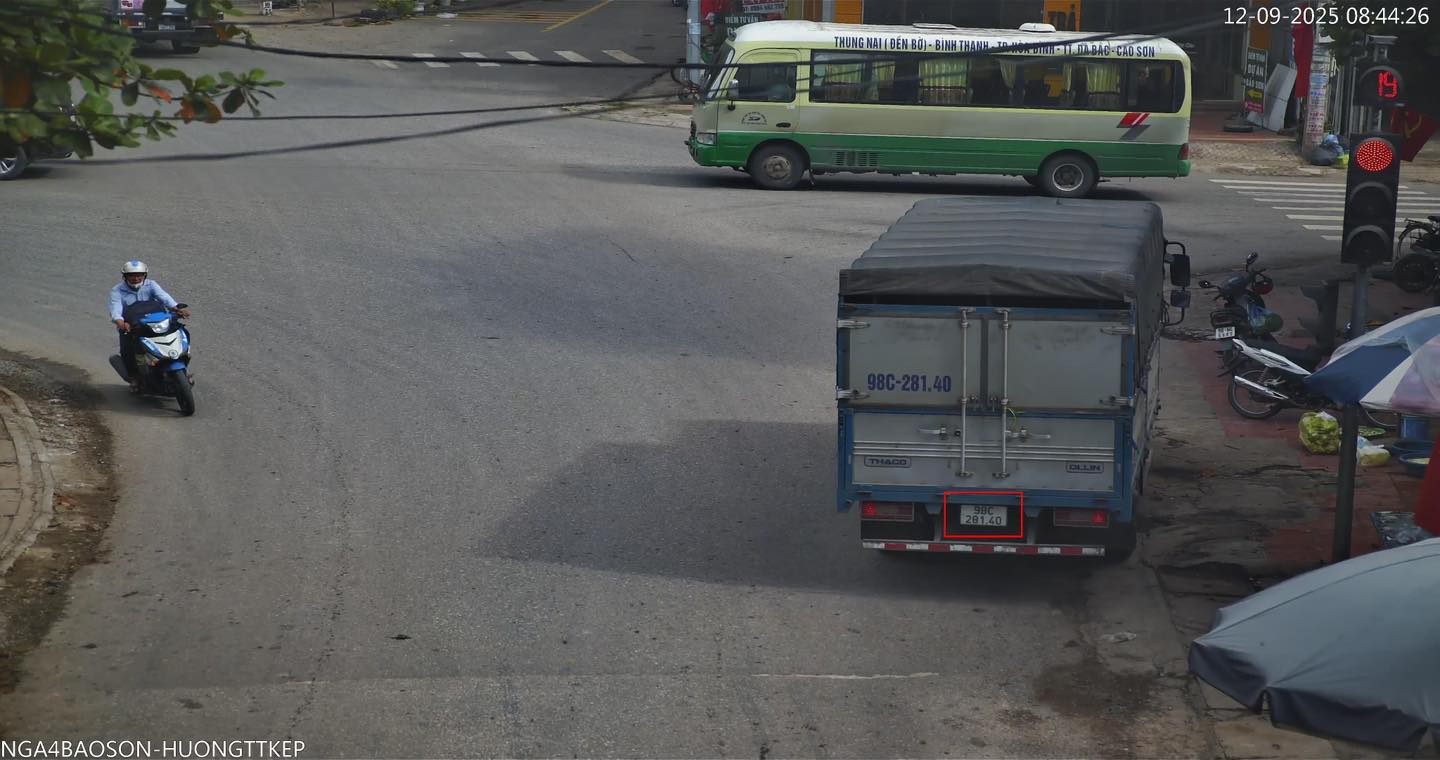 The owner was fined for running a red light. Photo: Bac Ninh Police