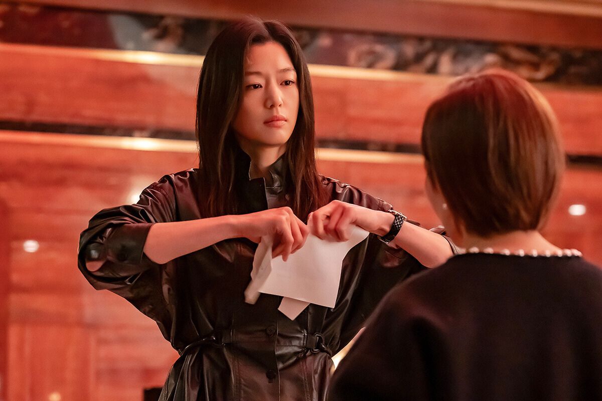 Jun Ji Hyun bi khan gia Trung Quoc tay chay vi phim “Giong to“. Anh: Nha san xuat