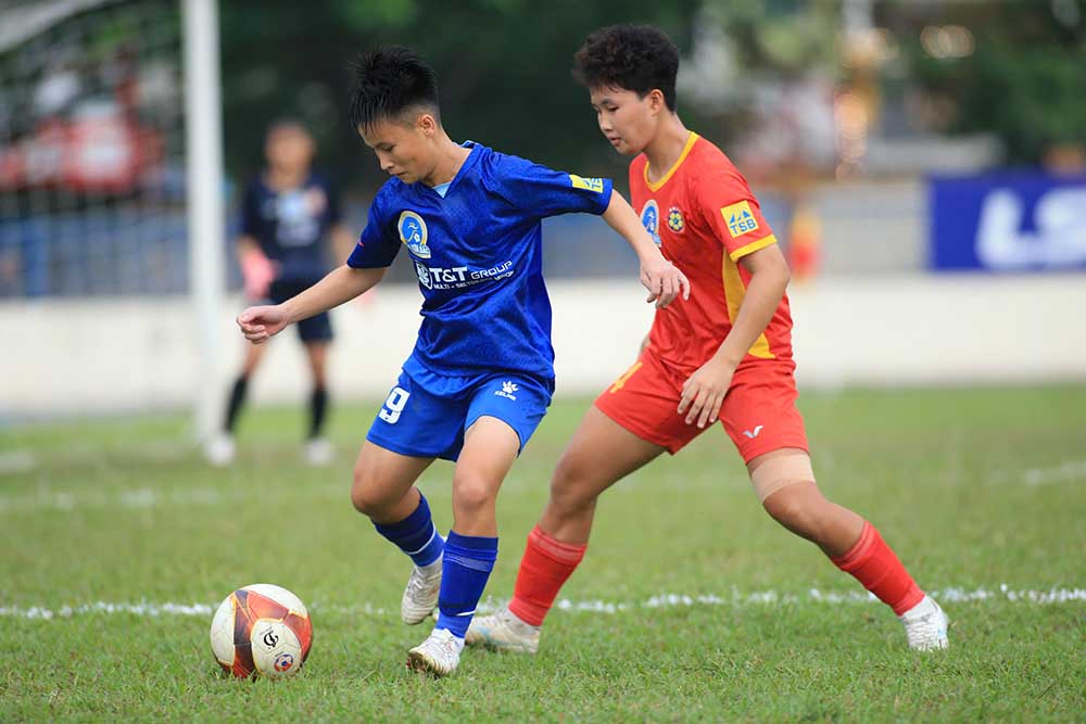 Thai Nguyen T&T gap khong it kho khan truoc loi da cua TPHCM II. Anh: VFF
