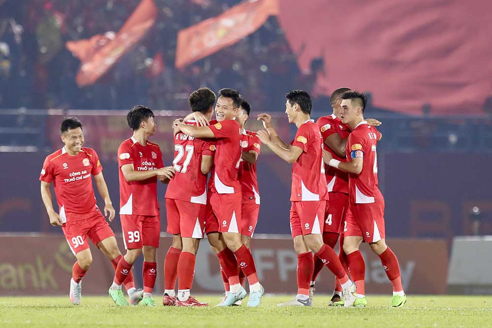 Den phut 82, Van Binh cham dut moi hi vong nguoc dong cua Becamex TPHCM bang pha dut diem ki thuat sau duong choc khe bong cua dong doi, an dinh chien thang 3-1 cho Cong an TPHCM.