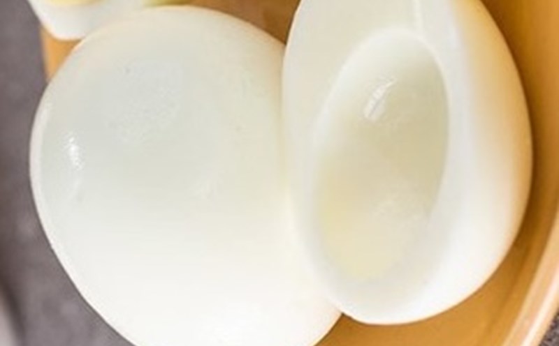 Egg whites are one of the foods that are considered natural kidney supplements. Photo: Thu Thuy