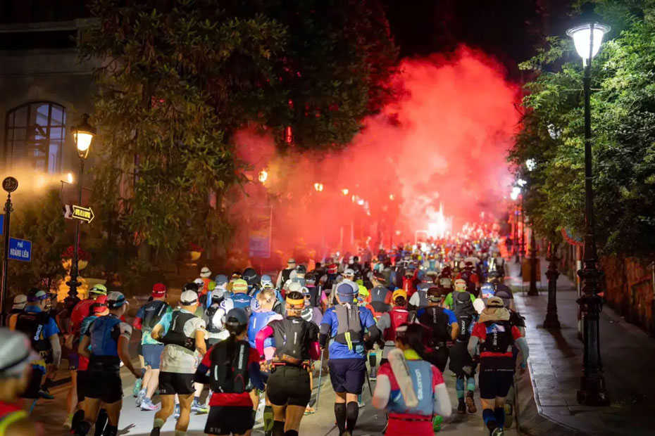 Giai chay thu hut dong dao van dong vien tu khap noi tren the gioi tham du va trai nghiem tai Sa Pa. Anh: Ban To chuc