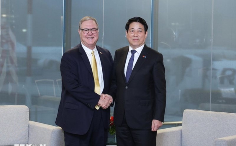 Politburo member and President Luong Cuong received Mr. Denny Heck, Deputy Governor of Washington State. Photo: VNA