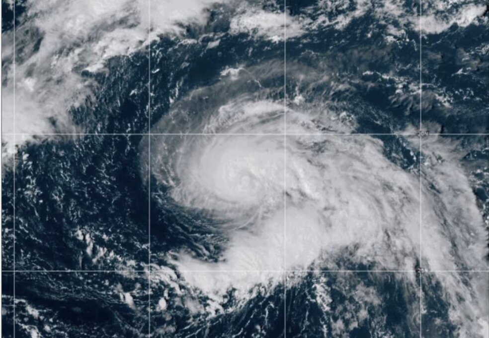 허리케인 가브리엘이 허리케인으로 강화되었습니다. 사진: NOAA