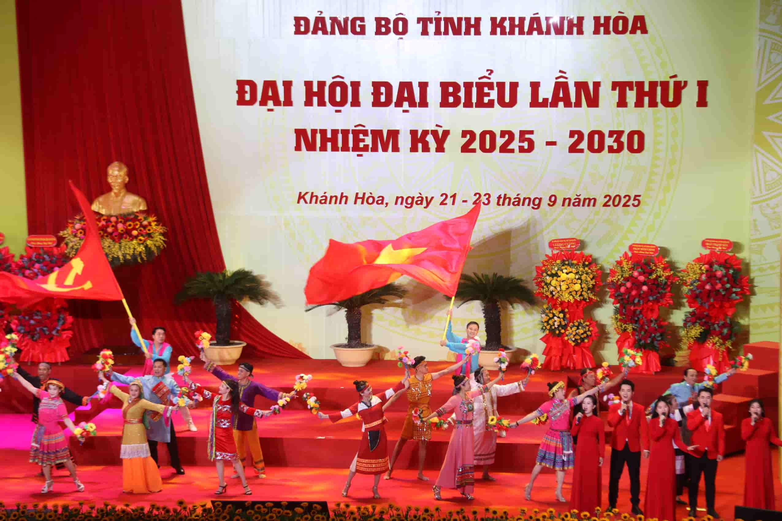 Cac tiet muc van nghe chao mung Dai hoi. Anh: Thanh Thuy
