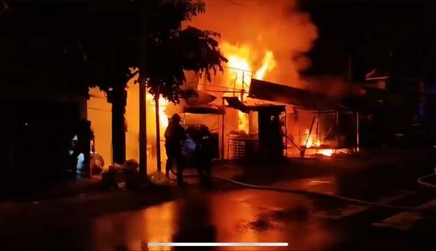 La scene de l'incendie du marche a Ho Chi Minh-Ville qui a detruit de nombreux biens de petits commerçants