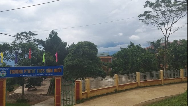 Gate of Nam Muoi Secondary Boarding School for Ethnic Minorities (Lao Cai) - where the incident occurred. Photo: NDCC.