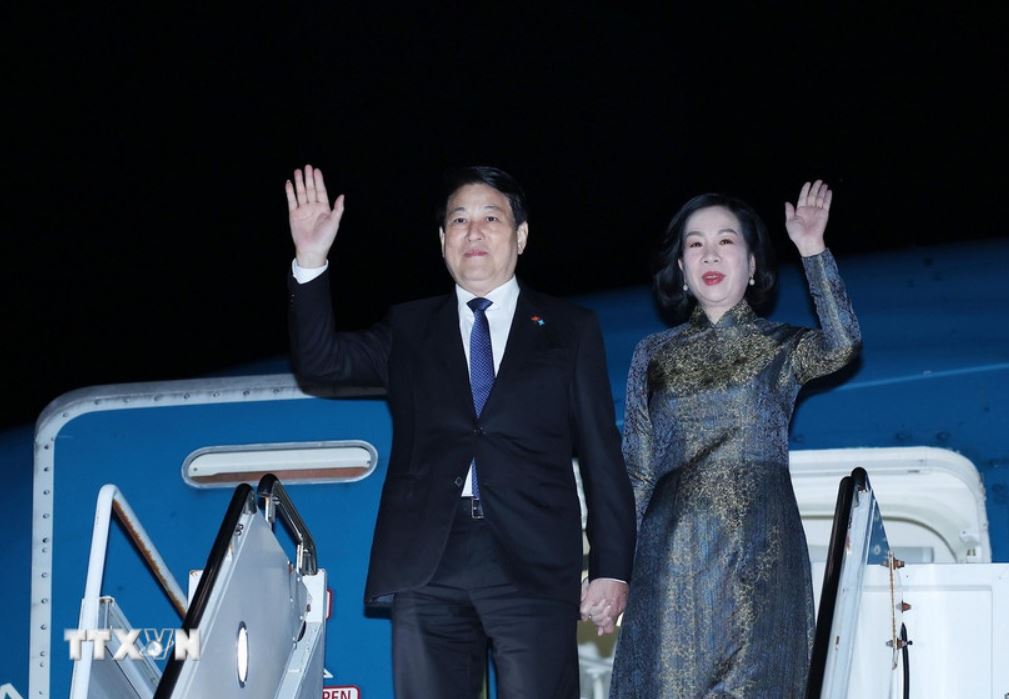 Politburo member and President Luong Cuong and his wife arrived at J.F Kennedy International Airport, New York City, USA. Photo: VNA