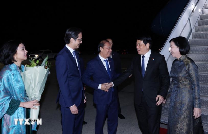Chu tich nuoc Luong Cuong va Phu nhan toi San bay quoc te J.F Kennedy. Anh: TTXVN