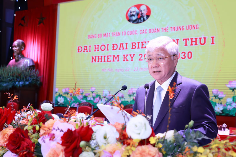 Ong Do Van Chien - Uy vien Bo Chinh tri, Bi thu Trung uong Dang, Bi thu Dang uy MTTQ, cac doan the Trung uong, Chu tich Uy ban Trung uong MTTQ Viet Nam dieu hanh dai hoi. Anh: Huu Chanh 