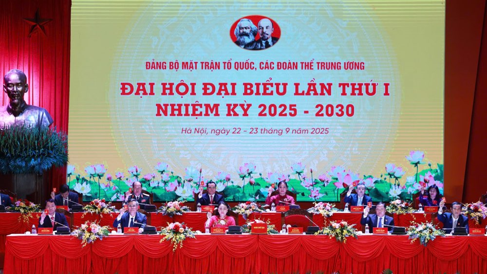 Doan Chu tich dieu hanh dai hoi. Anh: Huu Chanh