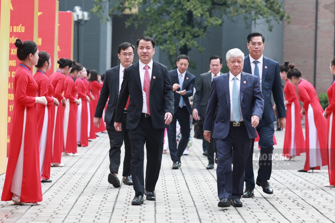 El Sr. Do Van Chien - Miembro del Buro Politico Secretario del Comite Central del Partido Secretario del Comite del Partido del Frente de la Patria de las Asociaciones Centrales Presidente del Comite Central del Frente de la Patria de Vietnam asistio al Congreso. Foto: Hai Nguyen