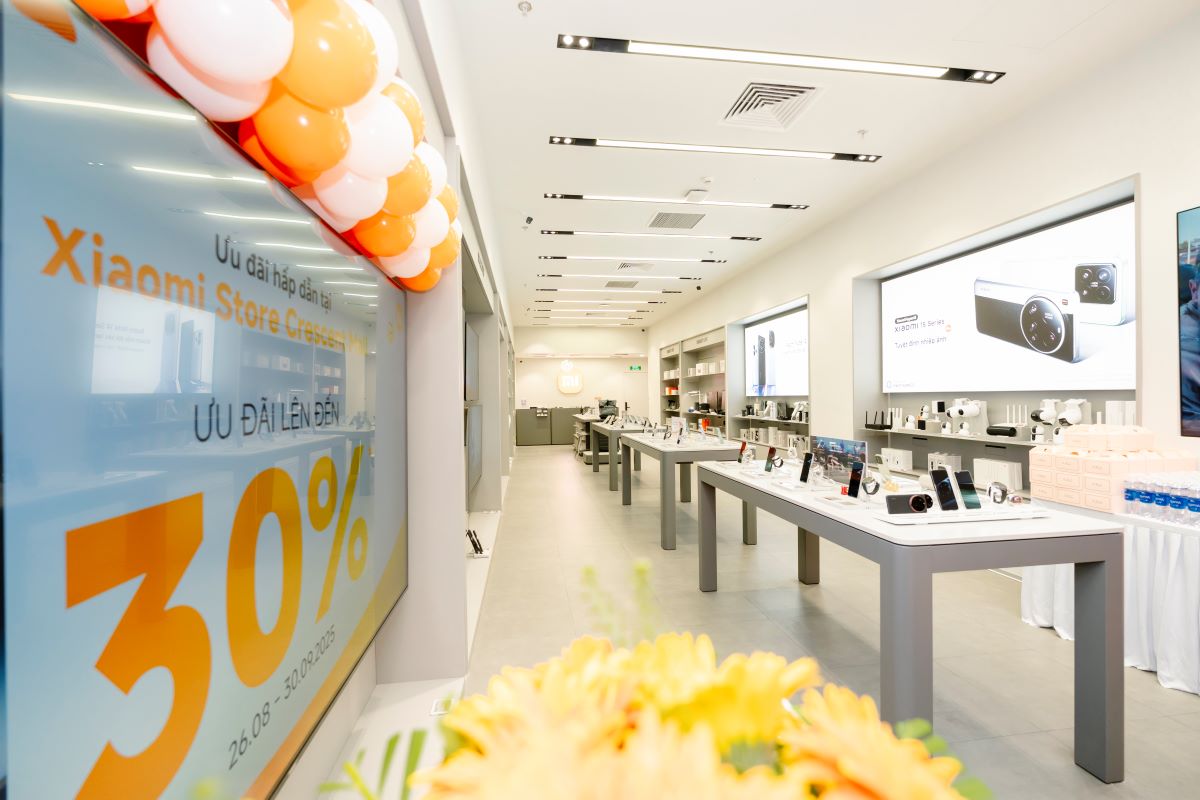 Xiaomi Store tại Crescent Mall được thiết kế như một không gian kết nối, nơi người dùng không chỉ mua sắm mà còn trực tiếp trải nghiệm toàn bộ hệ sinh thái công nghệ thông minh. Ảnh: Xiaomi