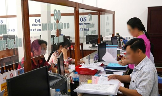 Chính phủ quy định lộ trình tuổi nghỉ hưu trong điều kiện lao động bình thường gắn với tháng, năm sinh tương ứng. Ảnh: Tạ Quang