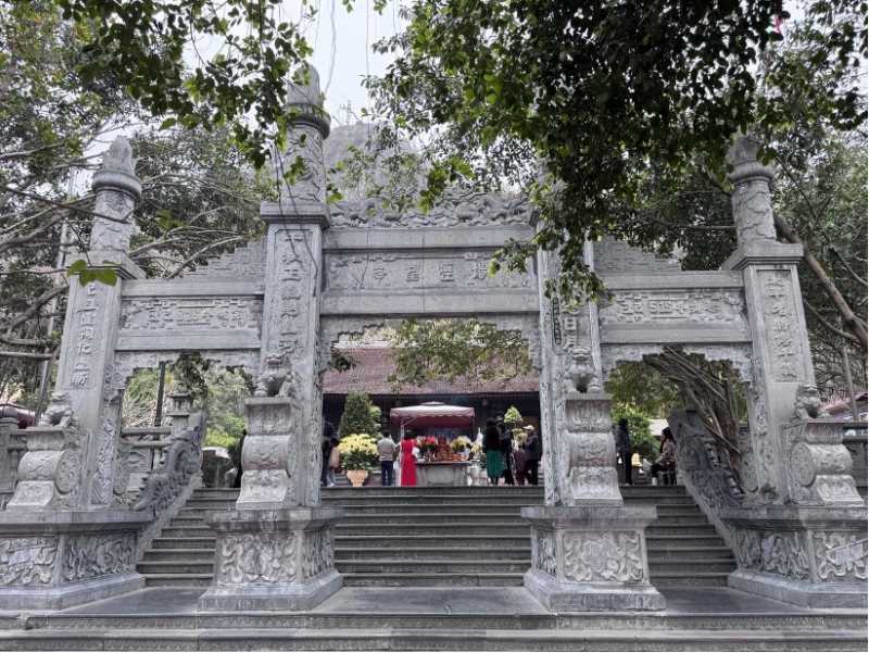 Đền Tràng Kênh Vọng Đế thờ Đức Vua Lê Đại Hành.