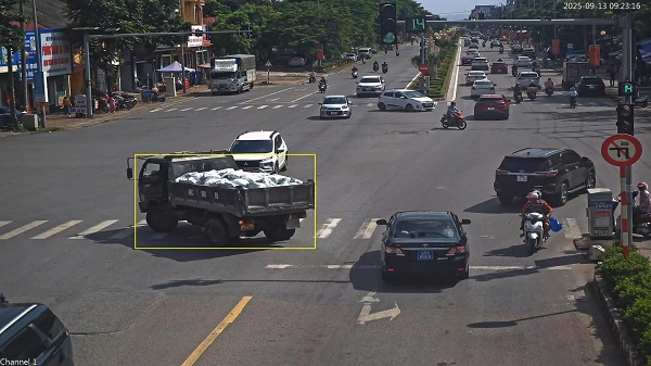 バクニン省で冷たい罰金を科せられた車の所有者。写真:バクニン警察