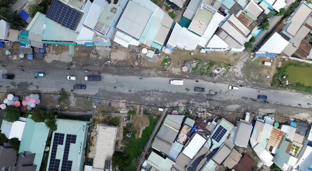 After nearly 3 years of construction, the 1,500 billion VND project to expand National Highway 50 at the southern gateway of Ho Chi Minh City is gradually reaching the finish line. Photo: Anh Tu