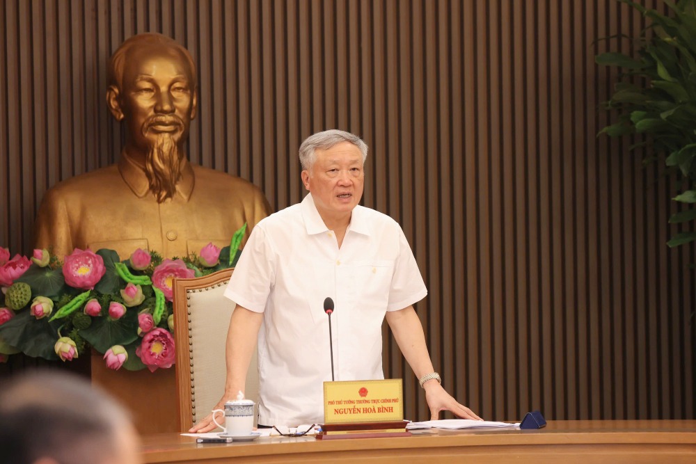 Le vice-Premier ministre permanent Nguyen Hoa Binh a declare que la resolution du projet de l'hopital Bach Mai et Viet Duc de base 2 permet d'economiser d'enormes actifs et de lutter contre le gaspillage. Photo : Nguyen Hoang