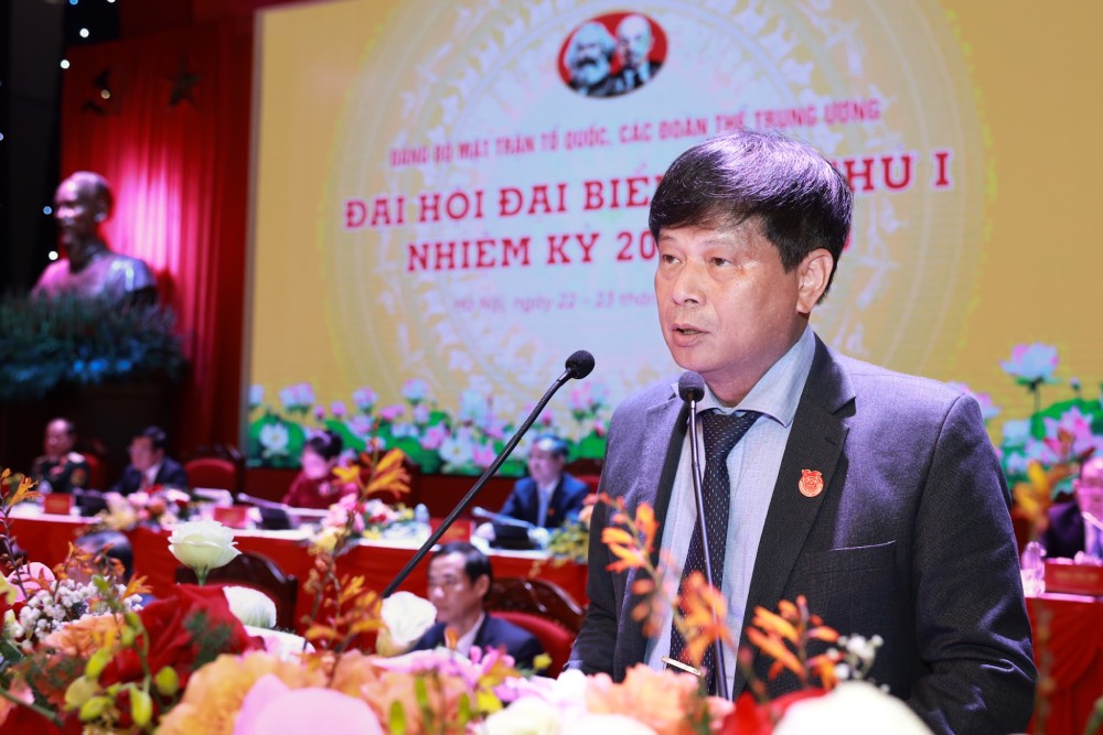 Mr. Tran Trong Dung, member of the Standing Committee of the Central Party Committee of the Vietnam Journalists' Association, Vice President of the Journalists' Association, presented a speech on the topic "Building a strong party organization in a strong press agency, protecting the Party's ideological foundation in revolutionary journalism". Photo: Hai Nguyen