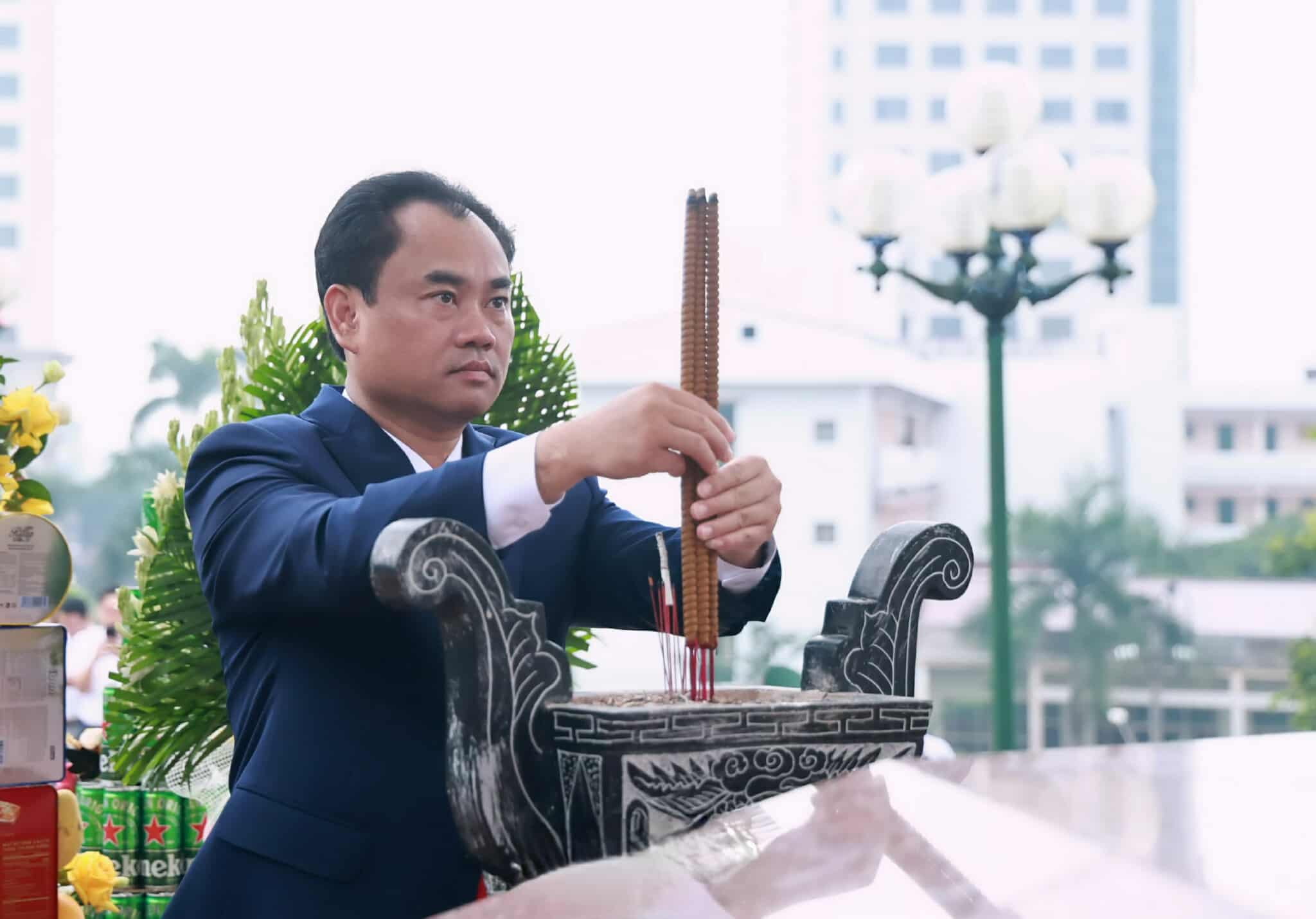 Bi thu Tinh uy Thai Nguyen Trinh Viet Hung dang huong. Anh: Thai Nguyen GOP