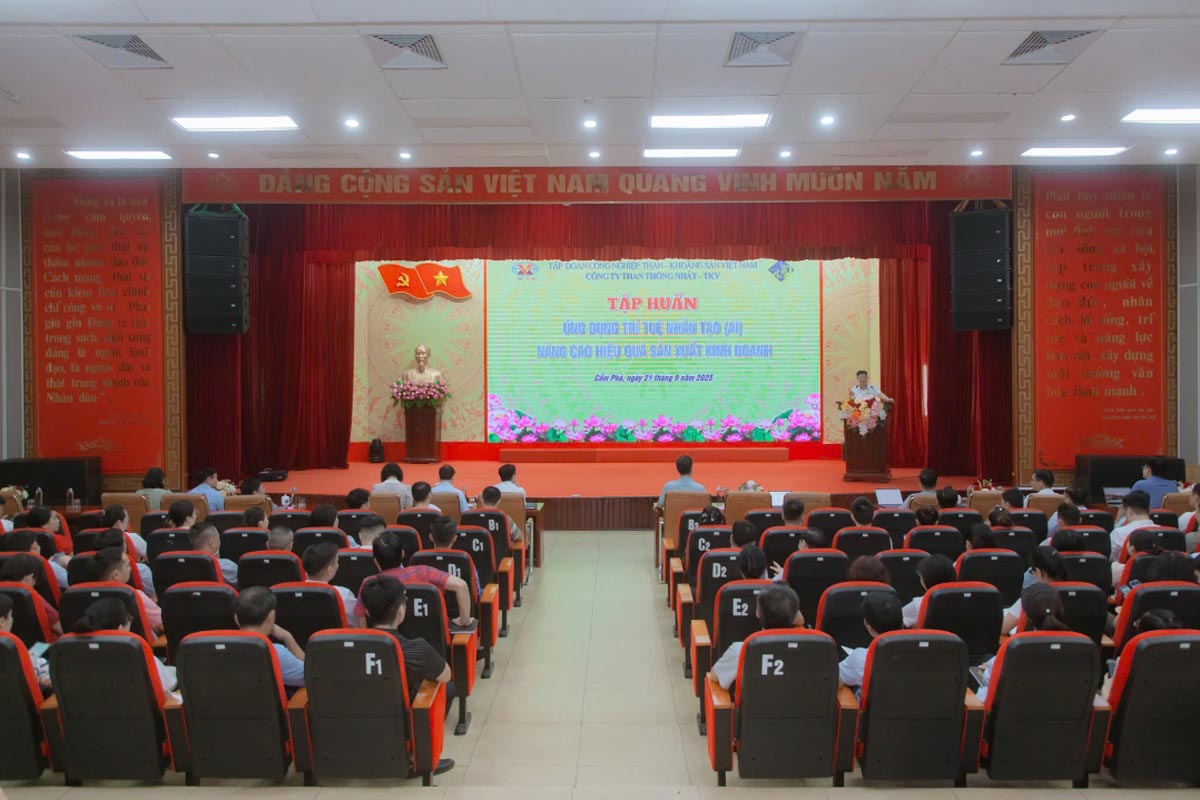 Scene of the classroom applying artificial intelligence at Thong Nhat Coal Company (Quang Ninh). Photo: Than Thong Nhat
