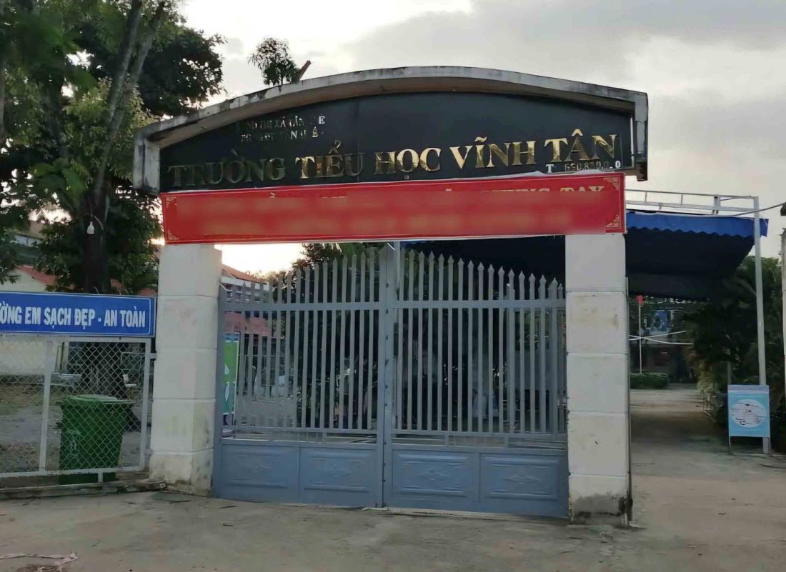 Le Comite populaire de Ho Chi Minh-Ville demande un examen de l'ensemble des ecoles publiques afin de remedier aux points degrades y compris l'ecole primaire de Vinh Tan. Photo : Tan Tai