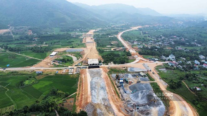 Cao toc Tuyen Quang - Ha Giang dang chay dua tien do, phan dau ve dich trong nam 2025. Anh: Nguyen Tung.