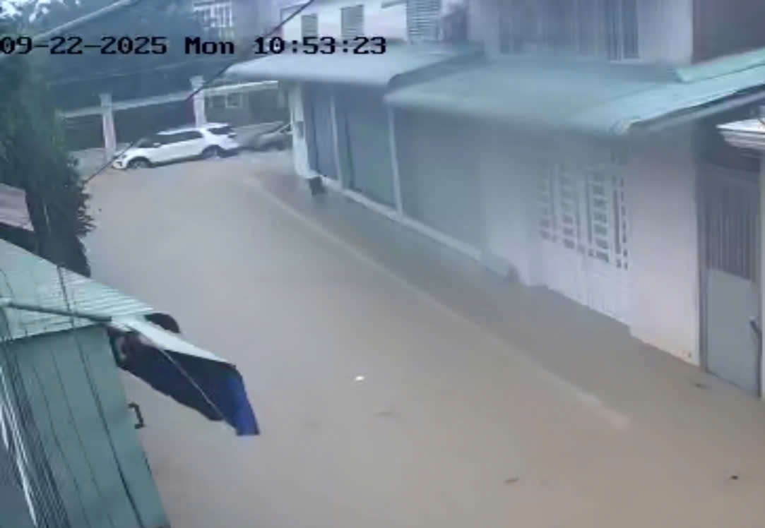 Khu dan cu tren duong Dong Khoi, phuong Trang Dai sang 22.9. Anh nguoi dan cung cap
