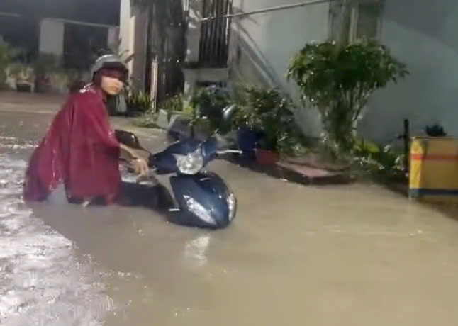 Mua ngap toi ngay 21.9. Anh nguoi dan cung cap
