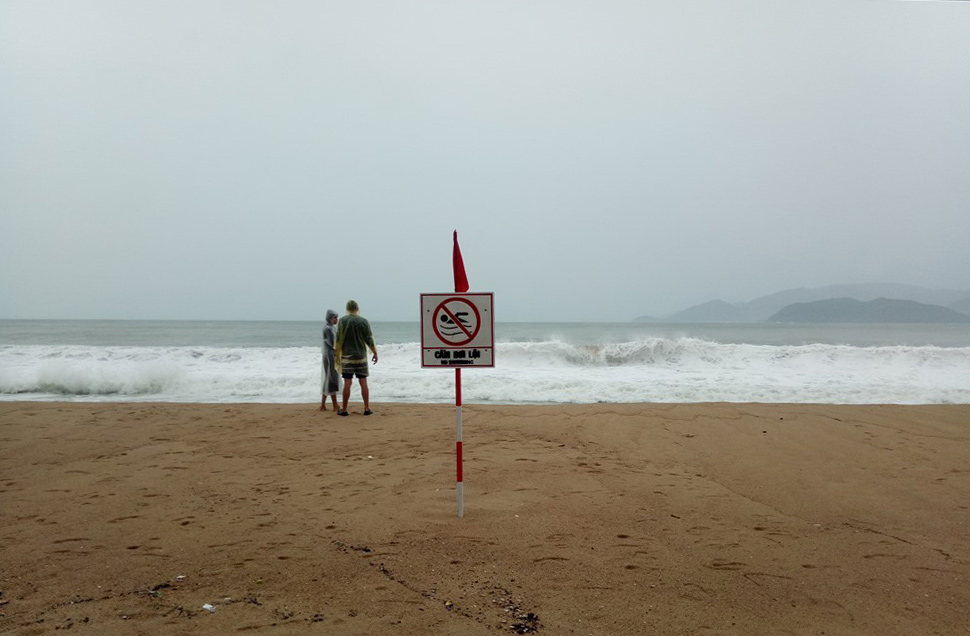 Based on the specific situation of the risk and impact of super typhoon Ragasa, the locality will proactively decide to limit ships and vehicles going out to sea, operating at sea or banning the sea when necessary. Photo: Phuong Linh