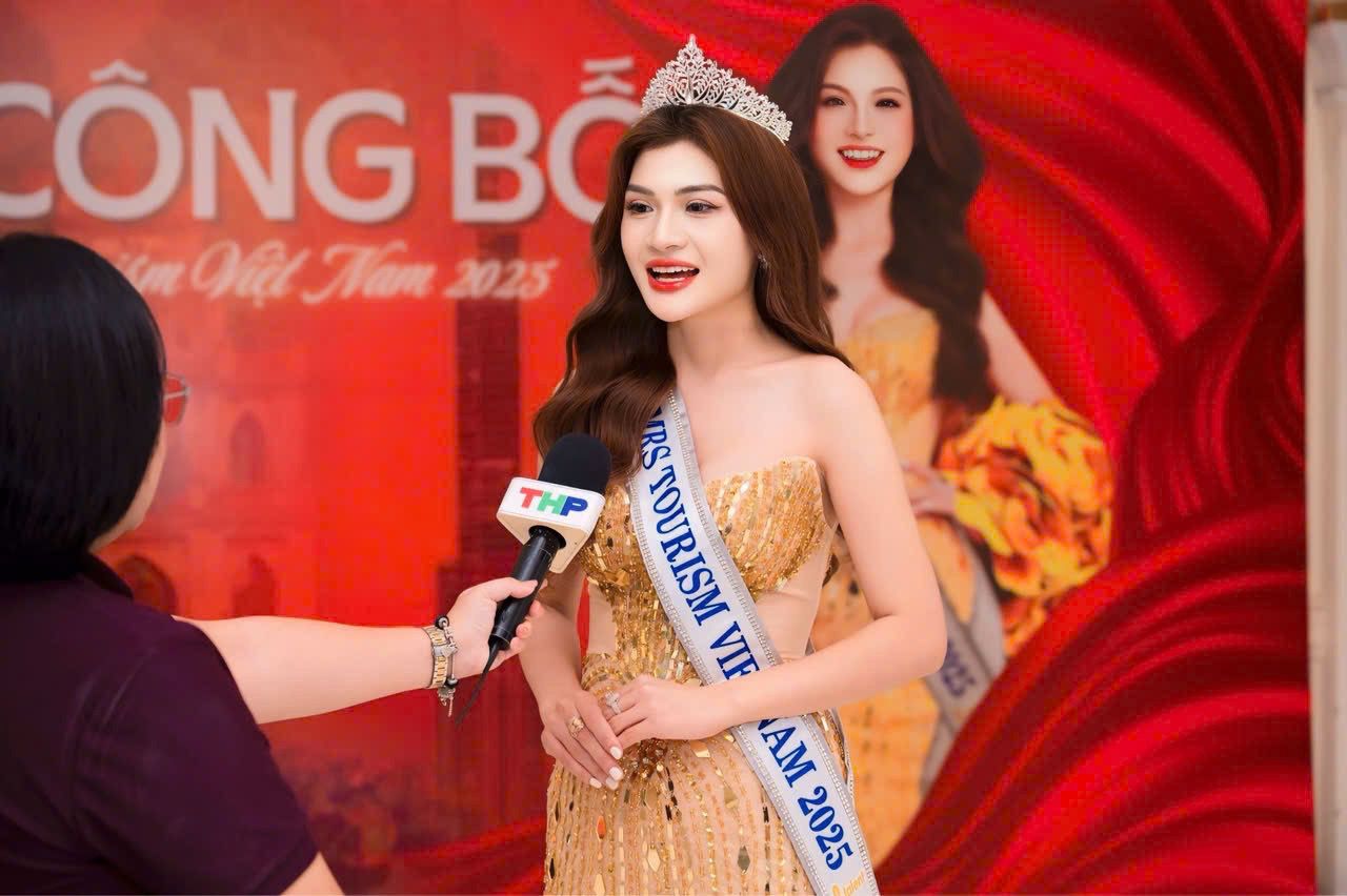 Hoa hau Mac Minh. Anh: Ban to chuc cuoc thi.