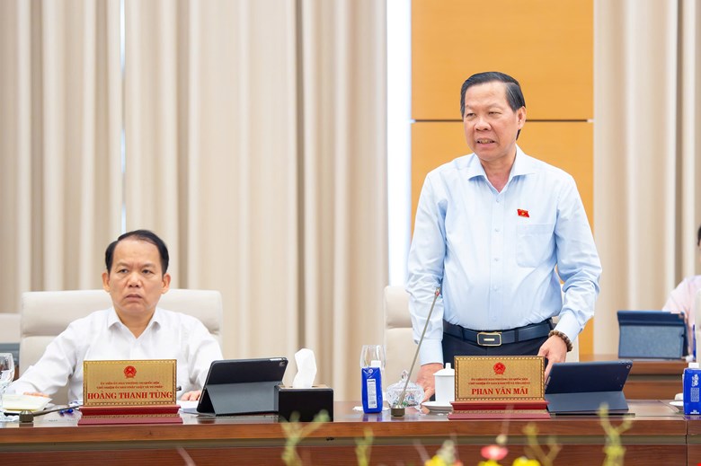 The Standing Committee of the Economic and Financial Committee proposed to study a mechanism to encourage and protect information providers and those fighting against waste. Photo: Quochoi.vn.
