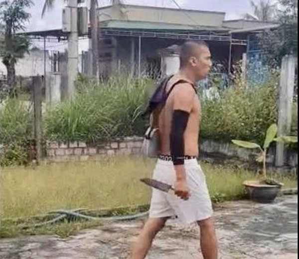 Đối tượng Vũ nghiện ma tuý, có tiền án, hung hăng cầm dao gây lo sợ cho người dân. Ảnh: Công an 