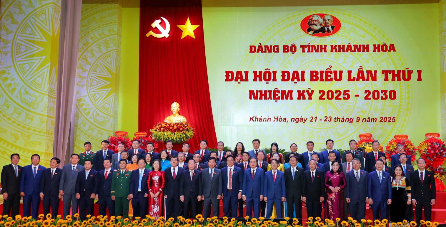 2025-2030년 임기 Khanh Hoa 지방 당위원회 집행위원회는 정치국에서 임명했습니다. 사진: Khanh Hoa 지방 당위원회