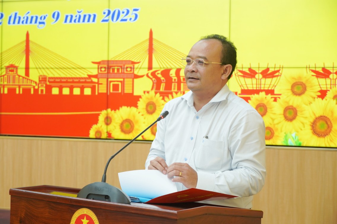 Ong Nguyen Ngoc Tam - Truong Ban Tuyen giao va Dan van Thanh uy Can Tho. Anh: Ta Quang