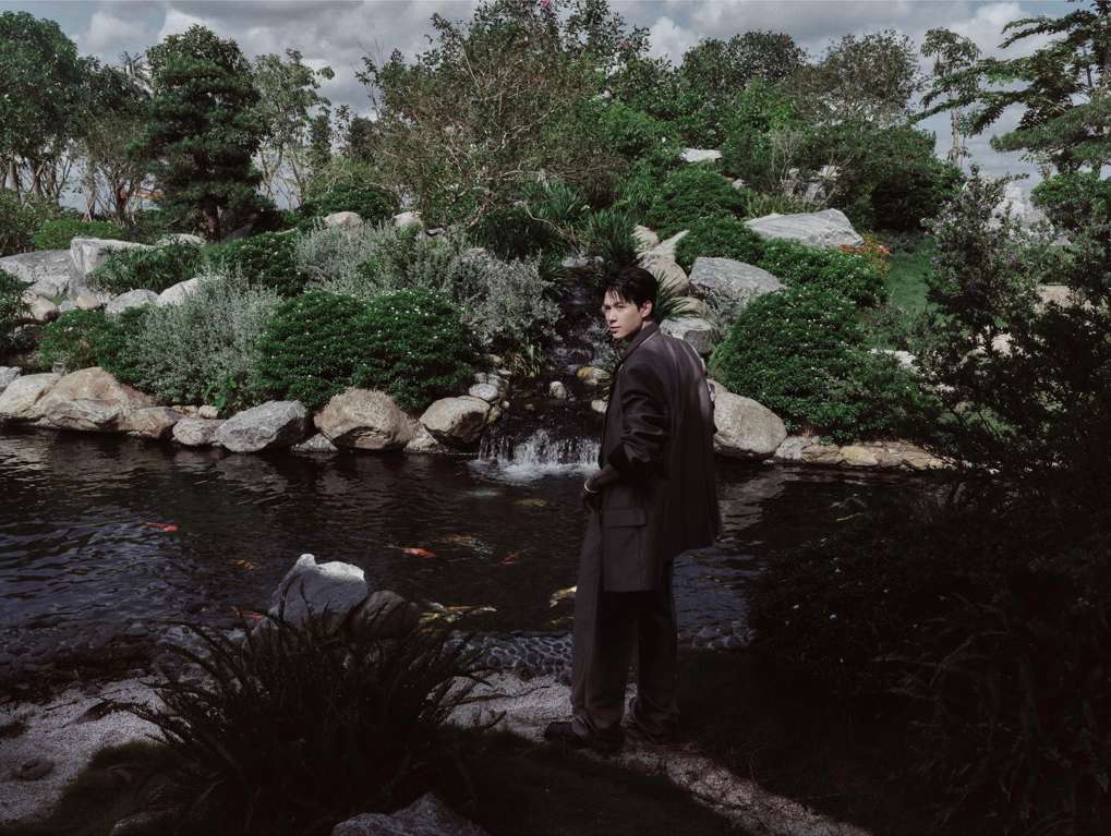 새로운 사진 세트의 Anh Tu Atus. 사진: 예술가 제공.