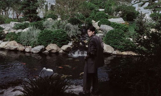 Anh Tú Atus trong bộ ảnh mới. Ảnh: Nghệ sĩ cung cấp.