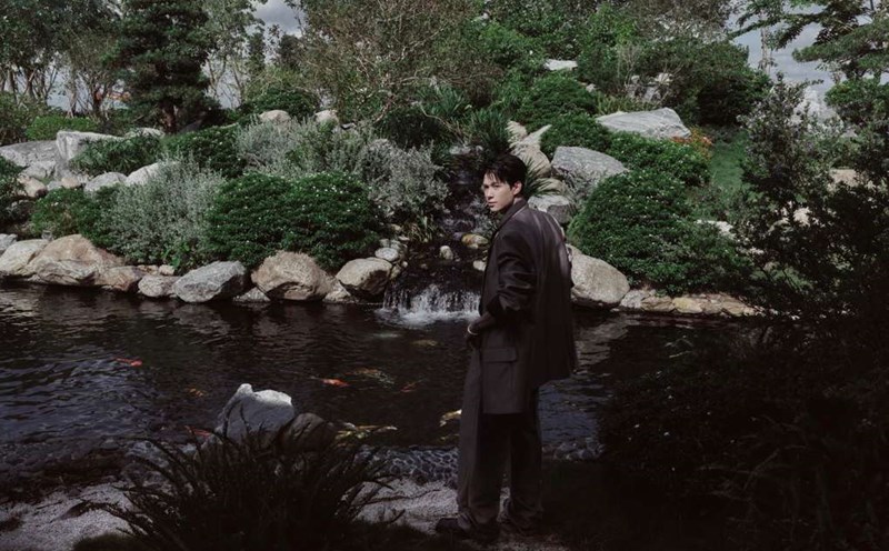 Anh Tu Atus in the new photo series. Photo: Provided by the artist.