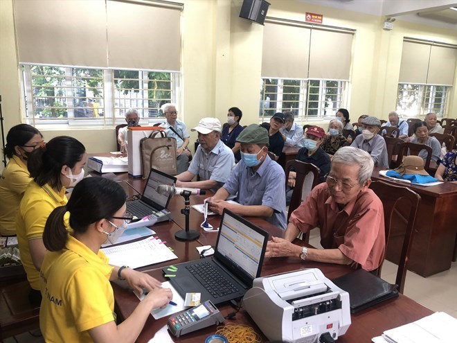 The method of calculating pension benefits for social insurance participants has received much attention from readers. Photo: Huong Nha