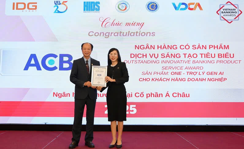 Giai thuong “Ngan hang co San pham dich vu Sang tao” la su cong nhan cho nhung sang kien ma ACB tien phong trien khai, dac biet trong ung dung cong nghe. Anh: ACB