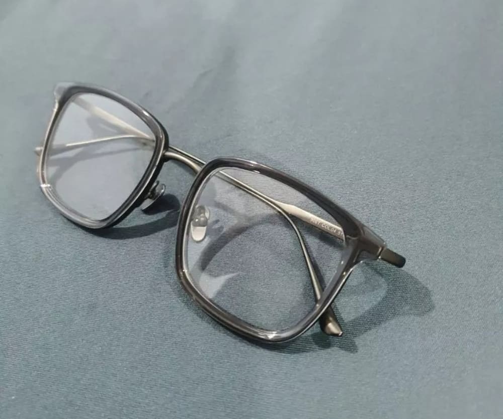 It is important to note when using plastic glass hangers to extend their durability and aesthetics. Photo: Tuan Dat