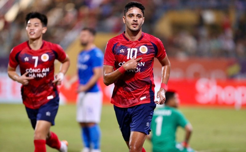 Leo Artur has played in the V.League for more than 2 seasons and has maintained a stable performance. Photo: CAHN