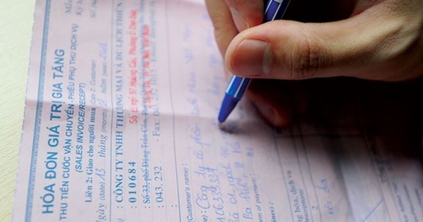 Guide pour declarer la TVA apres la nouvelle loi fiscale. Photo : Chinh phu.vn