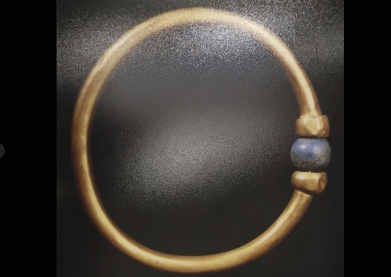 고대 이집트 파라오의 3 000년 된 금팔찌. 사진: 이집트 관광 및 유물부