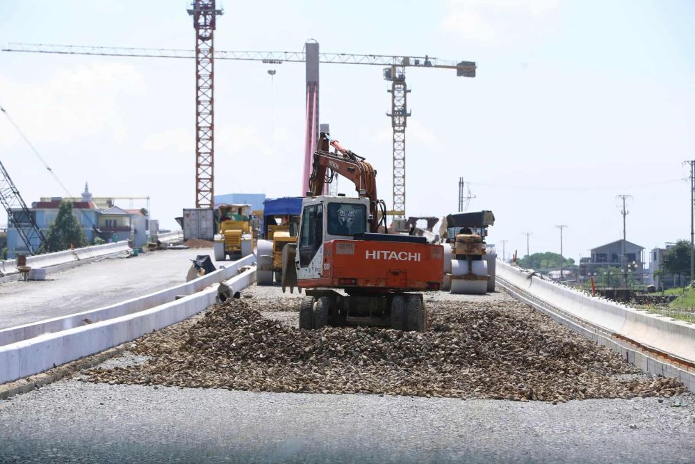 Ghi nhan den thoi diem hien tai, nha thau thi cong dang huy dong nhan luc, may moc gap rut hoan thien cac hang muc con lai, som hoan thanh, dua vao su dung. Anh: Minh Hoang