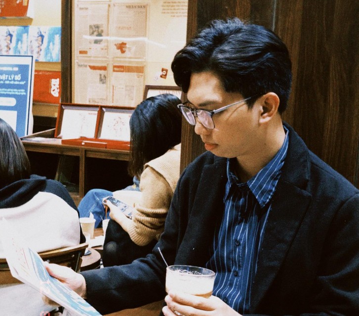 La combinacion de camisa y blazer siempre es la eleccion perfecta para los chicos cuando llega el otoño. Foto: Quoc Chung