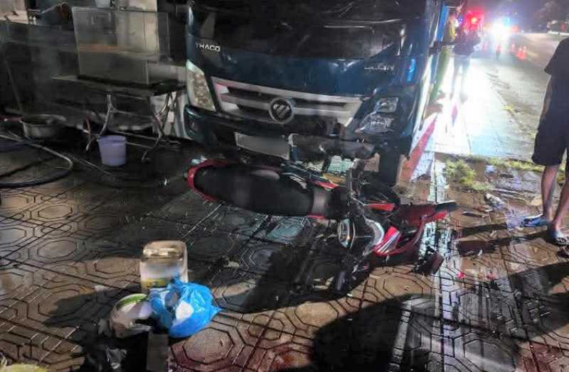 Hien truong tham khoc cua vu tai nan giao thong khien 2 nguoi tu vong. Anh: Lam Hong