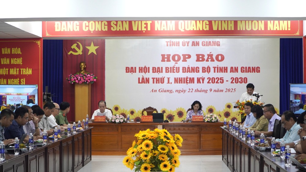 Quang canh buoi hop bao. Anh: Nguyen Anh