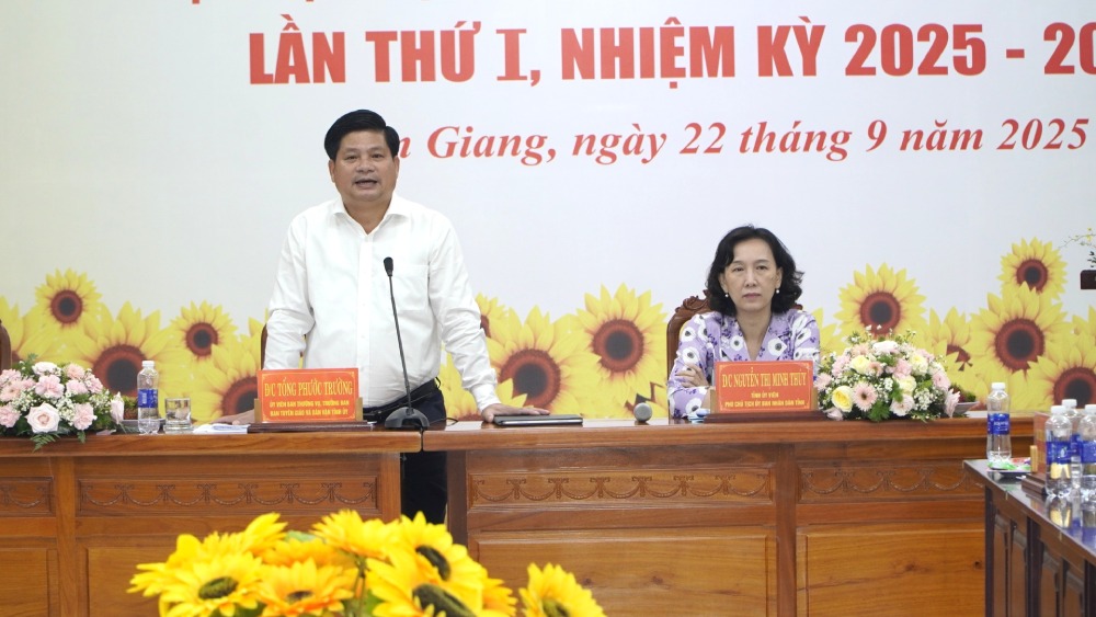 Phuong cham dai hoi “Mot An Giang - Mot tam nhin - Mot y chi - Mot niem tin thang loi”. Anh: Nguyen Anh