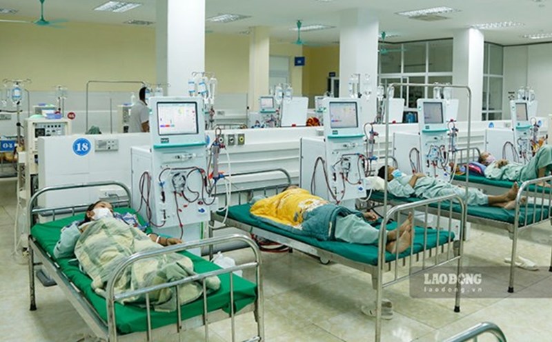 Patient on dialysis at the Department of Nephrology, Dien Bien General Hospital. Photo: Quang Dat